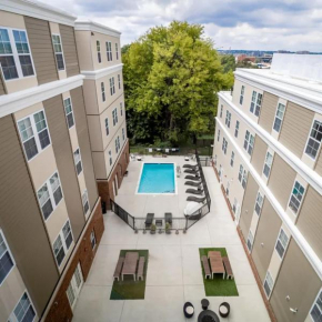 Landing at Vida East - 1 Bedroom in Church Hill